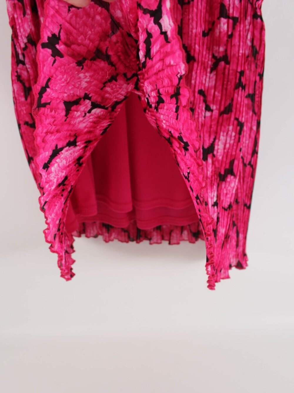 Picadilly Pink Pleated Sleeveless Blouse Size L Tie Neck Chiffon Lined Top - Picture 6 of 10